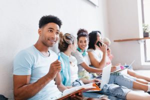 Metodologia de Ensino Interativa: Como Engajar Alunos em Diferentes Idades